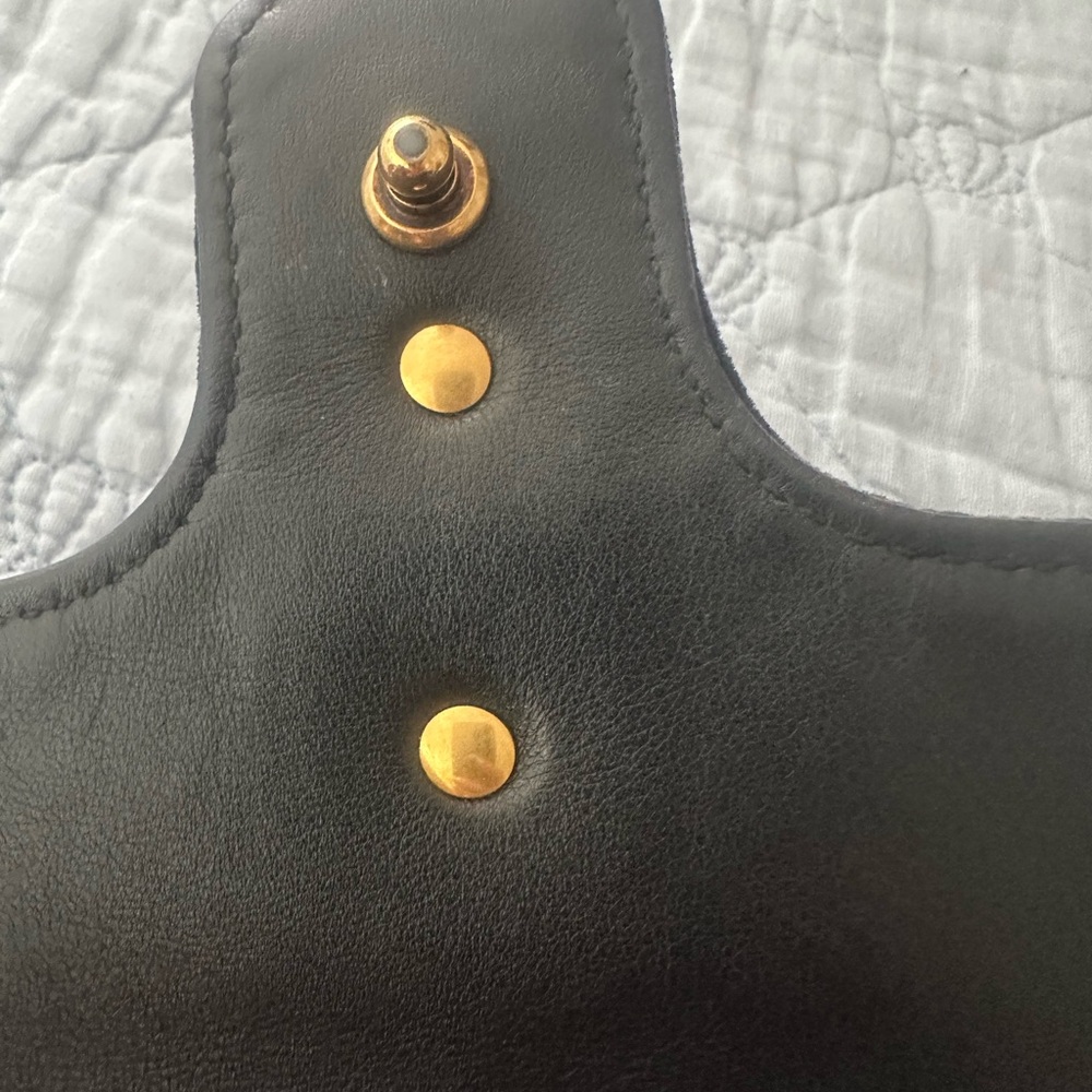 Gucci Black Quilted Velvet Shoulder Bag with Gold Hardware . Texture - velvet. - Picture 10 of 11